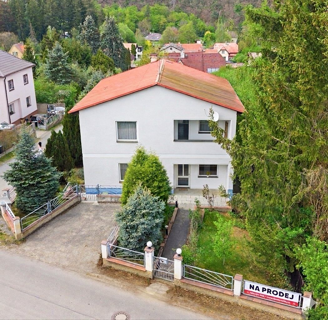 Prodej rodinného domu 239 m², pozemek 696 m²